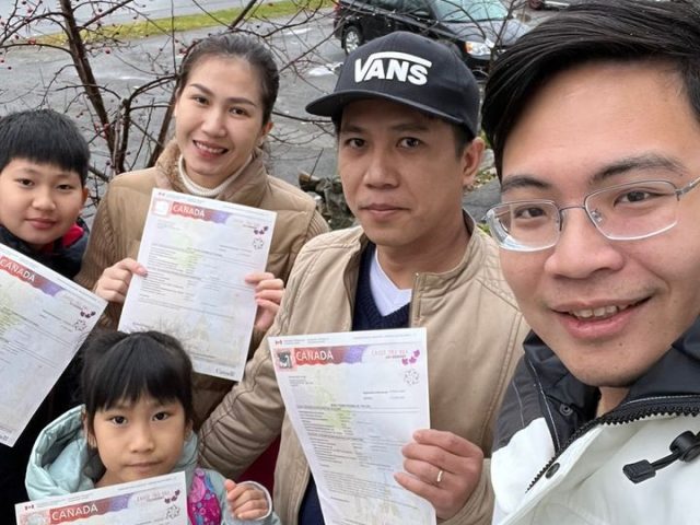 Gia đình anh Minh nhận giấy xác nhận thường trú nhân (PR) tại Canada – đánh dấu hành trình định cư thành công chỉ sau 5 tuần
