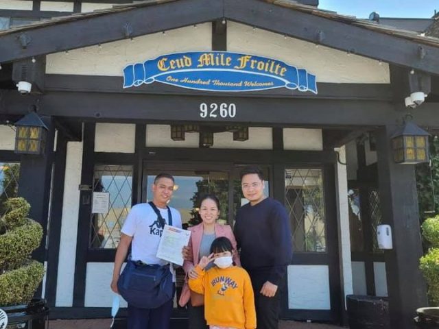 Gia đình anh Tâm nhận PR định cư Canada theo chương trình Agri-Food sau 2 tháng – hình ảnh chụp cùng đại diện New Life Immigration