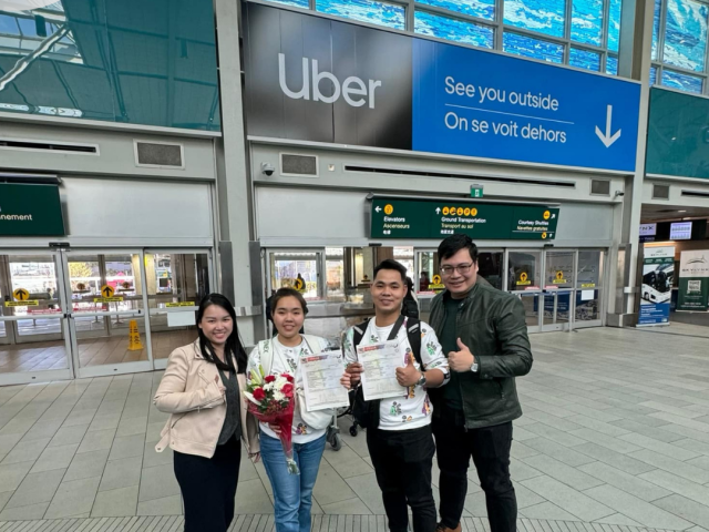 Gia đình anh Thiện tại sân bay sau khi đến định cư tỉnh Alberta – diện đầu bếp – khách hàng của New Life Immigration