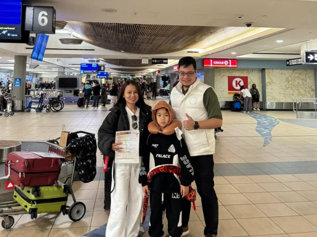 Gia đình chị Nhi định cư Canada diện thợ nail – chụp tại sân bay Edmonton – khách hàng New Life Immigration