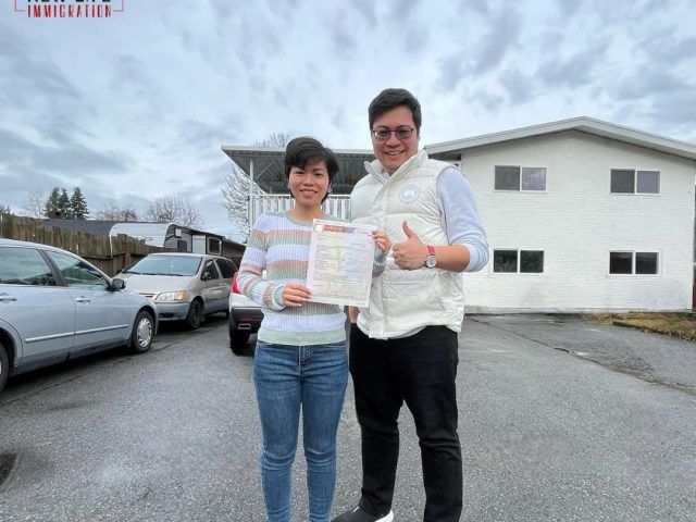 Chị Chi nhận giấy định cư Canada – Định cư theo diện bảo lãnh gia đình