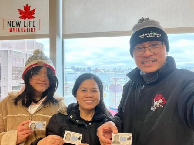 Gia đình chị Phụng nhận thẻ thường trú nhân Canada (PR) sau 1 năm định cư – chương trình định cư diện tay nghề do New Life Immigration đồng hành