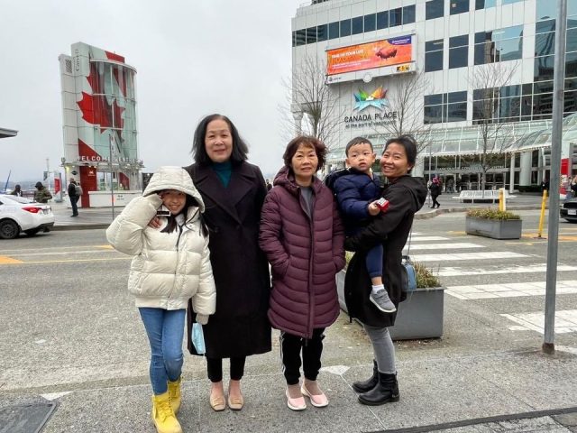 Chị Dương đoàn tụ cùng mẹ và con trai tại Canada – Minh chứng hành trình định cư trọn vẹn, gắn kết gia đình cùng New Life Immigration đồng hành xử lý