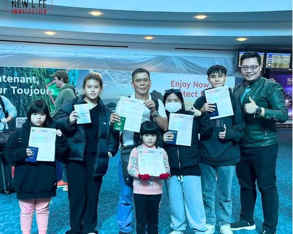 Gia đình khách hàng nhận giấy tờ định cư tại sân bay – minh chứng thành công cùng New Life Immigration