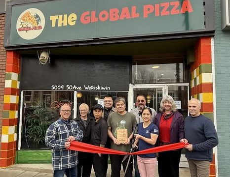 CHÚC MỪNG CHỊ THÚY CHÍNH THỨC MỞ TIỆM PIZZA TẠI WETASKIWIN, CANADA THEO DIỆN C11